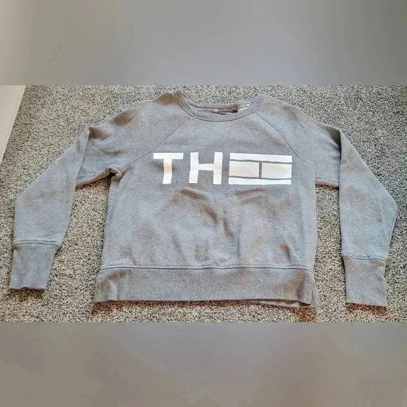 Tommy Hilfiger sport Gray Sweatshirt Pullover Crew Neck Long Sleeve Logo Sz sm - Picture 2 of 8